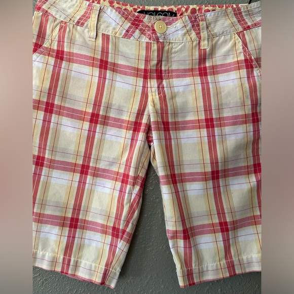Women's Size 1 Volcom Pink and Yellow Plaid Bermuda Shorts - Picture 4 of 11